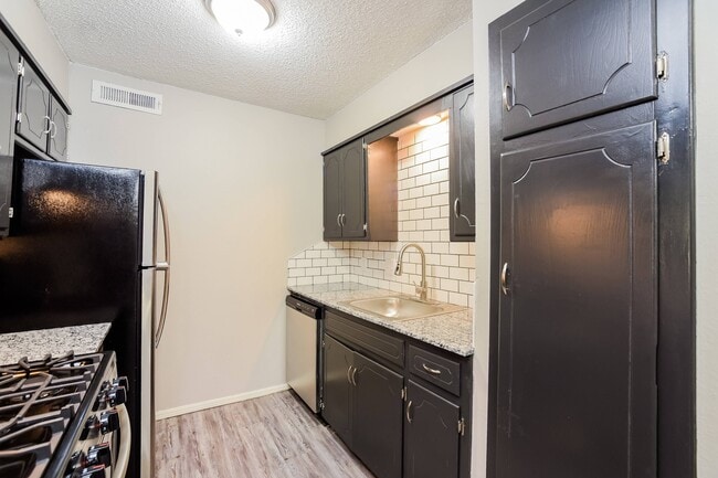 Premium unit kitchen (10FB10) - Vines at Eleanor