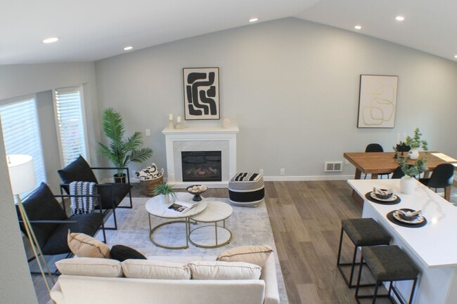 Building Photo - Amazing Everett/Mukilteo Tri-Level Home