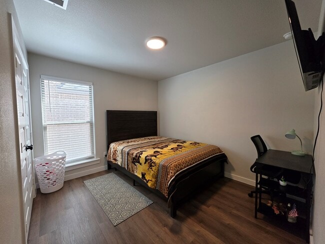 Building Photo - 235 Trailblazer Ln