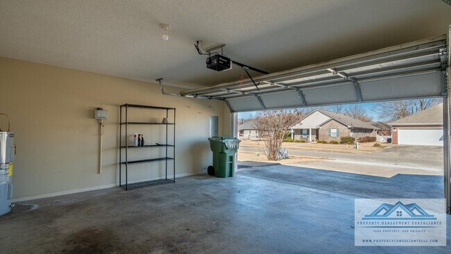 Building Photo - 5002 Blakemore Dr SE