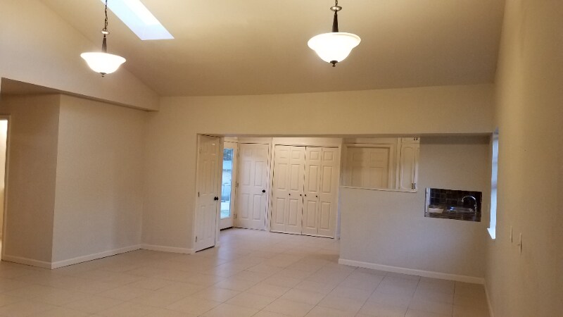 Building Photo - 422 Globe Ave