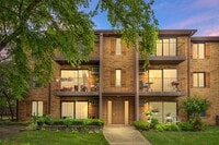 Building Photo - 730 Briar Hill Ln