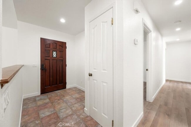 Building Photo - 836 Casals Dr