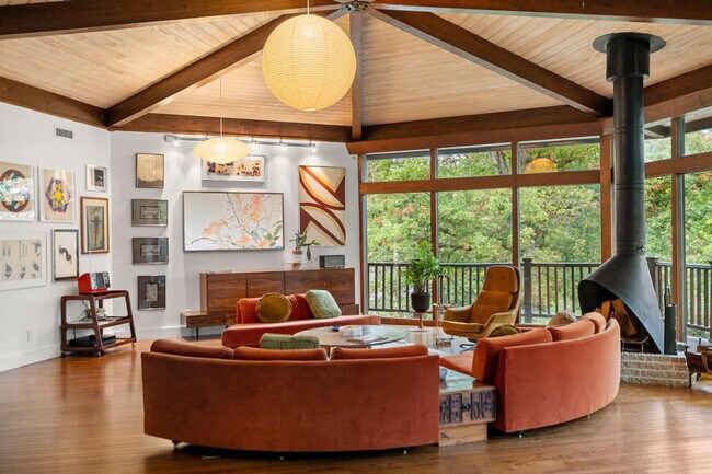 Building Photo - 2720 N Fillmore St