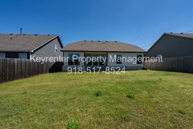 Building Photo - 3 Bed | 2 Bath in Broken Arrow!