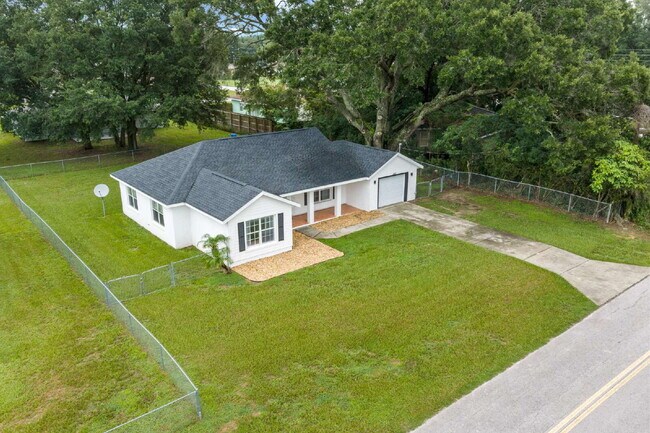 Building Photo - Updated 3BR Home with Fenced Backyard & Great Kitchen