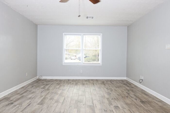 Building Photo - 3591 Robert E Lee Dr