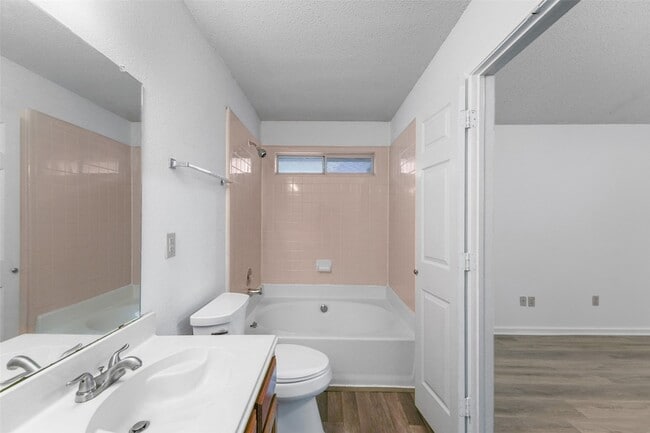 Building Photo - 2600 Waterloo Ln