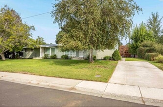 Building Photo - 2112 Trippe St