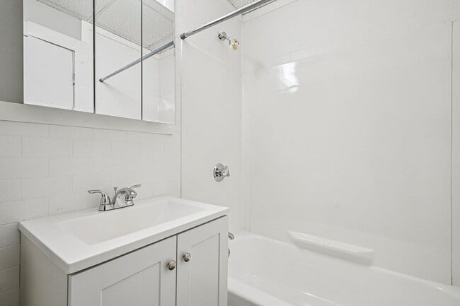 Building Photo - 71 Almont St