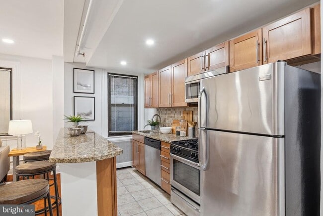 Building Photo - 2031 Locust St