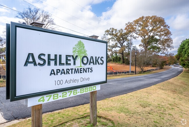 Entrance - Ashley Oaks