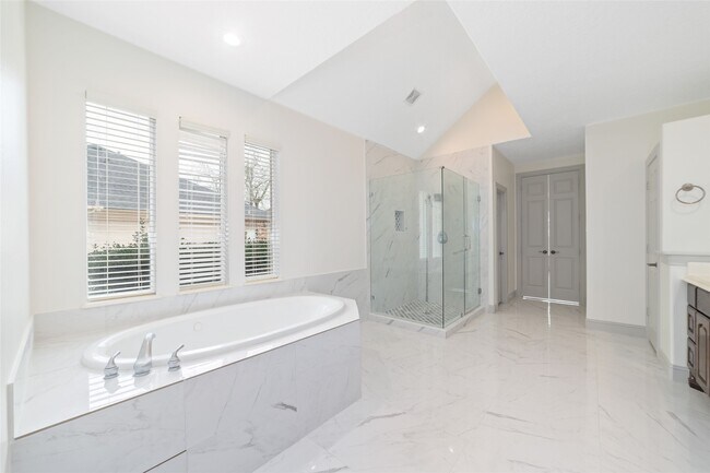 Building Photo - 3505 Parkside Dr