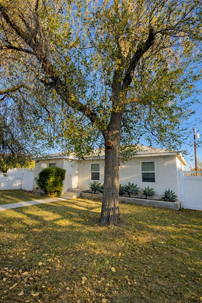 Building Photo - Fully Renovated 3-Bed, 2-Bath Home in Quiet Sylmar Community