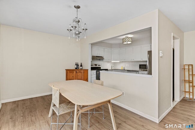 Building Photo - 22 Radio Pl