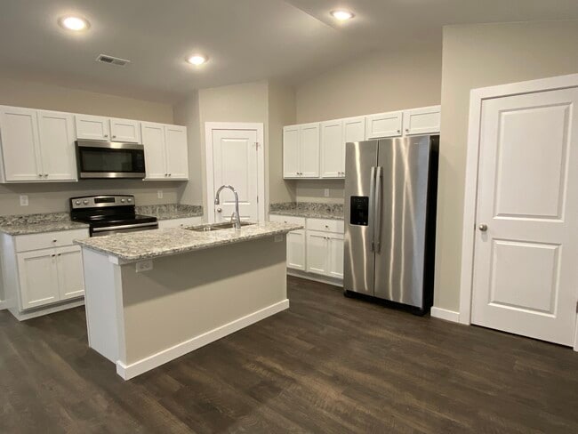 Building Photo - 592 E Martens Ct