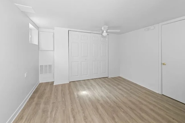 Building Photo - BEAUTIFUL LARGE 1 BED/1 BATH TOWNHOUSE RENTAL W/IN-UNIT LAUNDRY AND PARKING.....MUST SEE!!