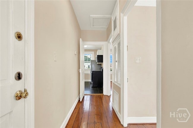 Building Photo - 32 E Taylor St