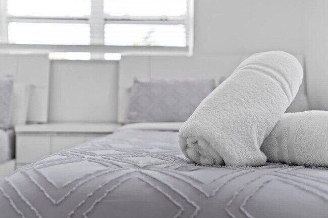 Building Photo - 871 NW 23rd Terrace