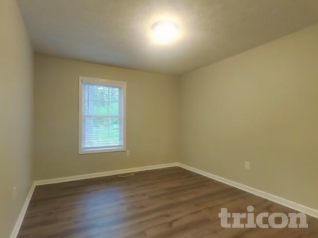 Building Photo - 1350 Redwood Cir