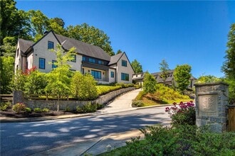 Building Photo - 840 Kenry Ct NE