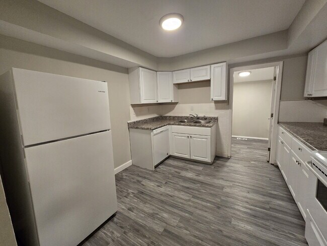 Building Photo - Spacious and Comfortable Living on Buddie Avenue