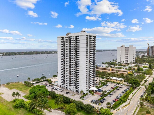 Building Photo - 5600 N Flagler Dr