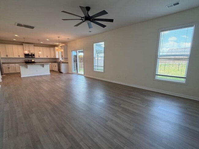 Building Photo - 1097 Sapphire Dr