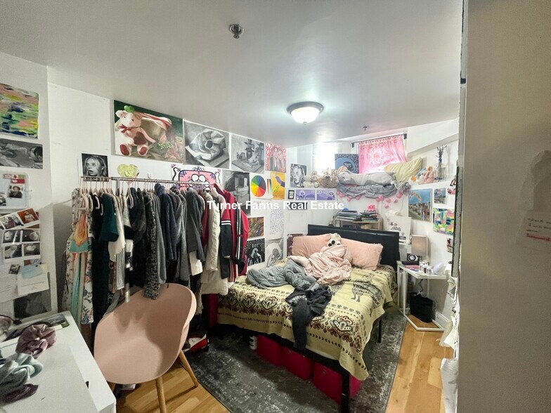 Building Photo - 243 Northampton St