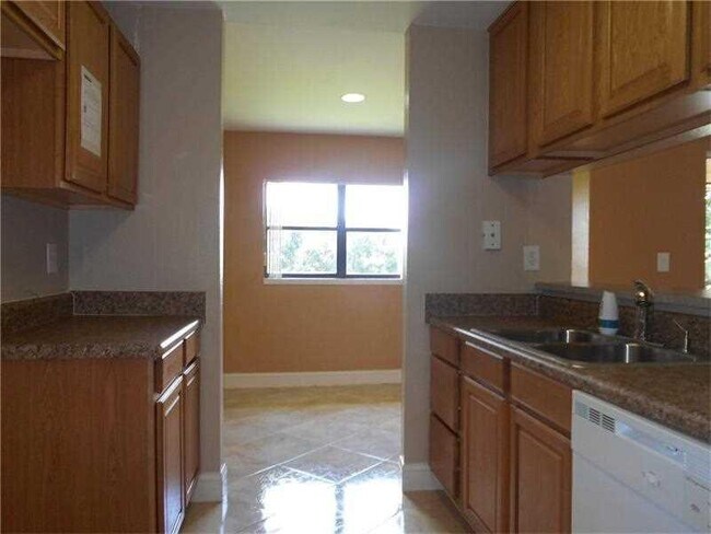 Building Photo - 4014 NW 87th Ave