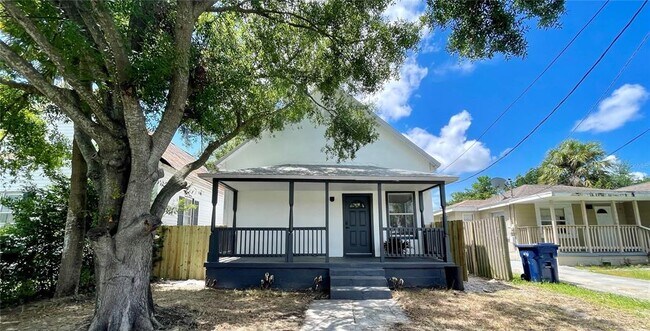 Primary Photo - 1106 W La Salle St