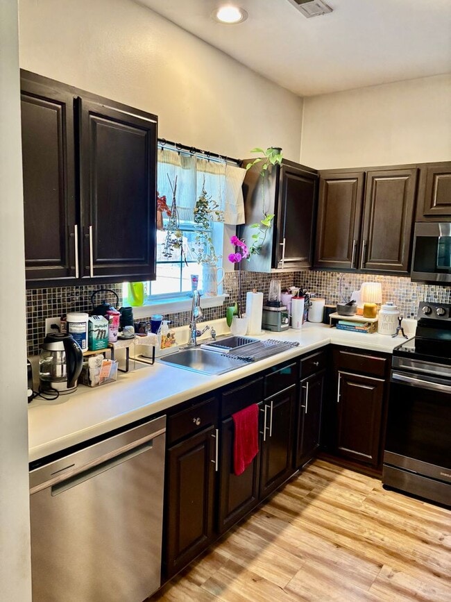 Building Photo - 3 bedroom/2.5 bathroom- Lake Cambridge- Kiln Creek