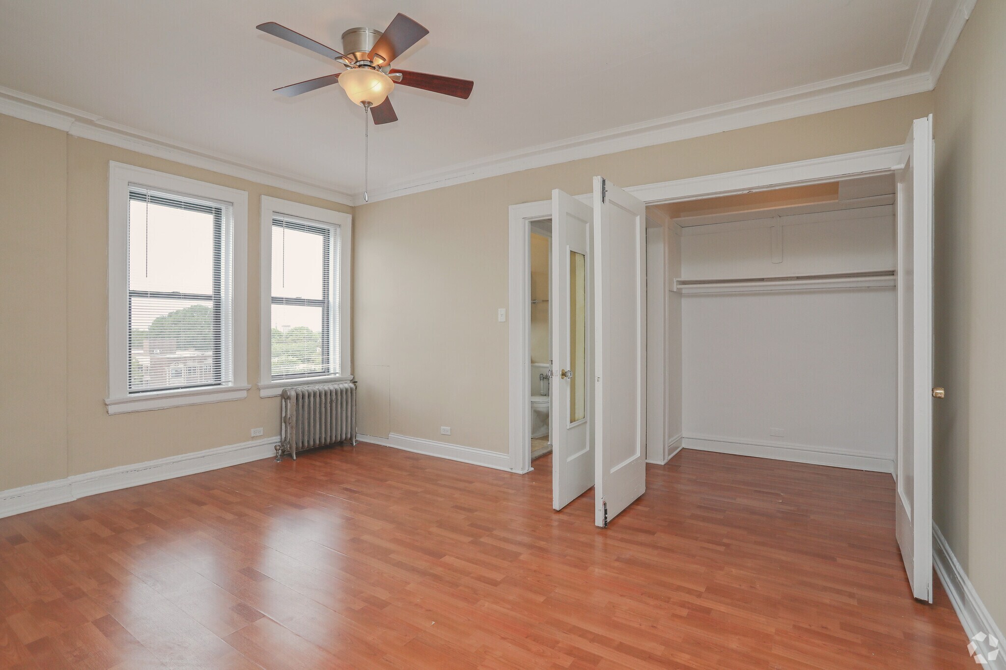 The Versailles Apartments 1374 E 53rd St Chicago IL 60615 Apartment