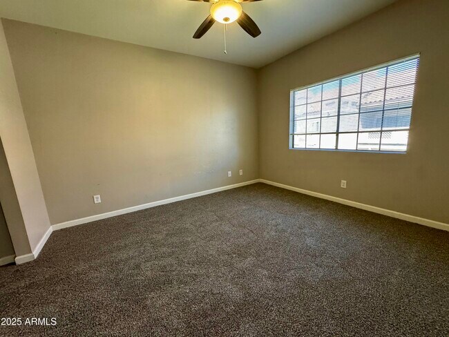 Building Photo - 930 N Mesa Dr