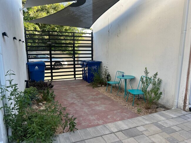 Building Photo - 11666 Magnolia Blvd