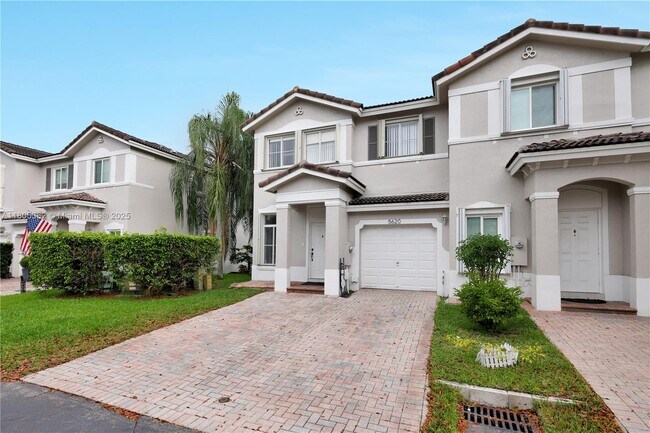 Building Photo - 5620 NW 113th Pl