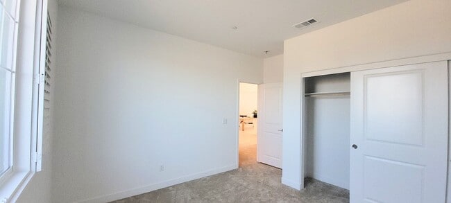 Building Photo - Gorgeous New Lennar Home - Lots of Upgrades - Solar- Must See