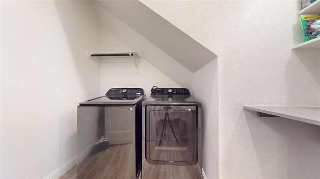 Building Photo - 32927 Silver Mdw Wy
