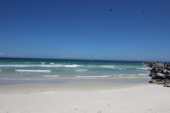 Building Photo - 1 Oceans W Blvd