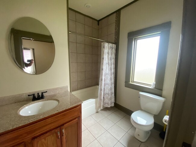 Building Photo - Charming 2bed/2bath Home