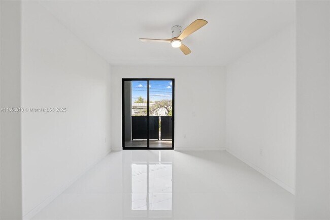 Building Photo - 1152 SW 22nd Terrace