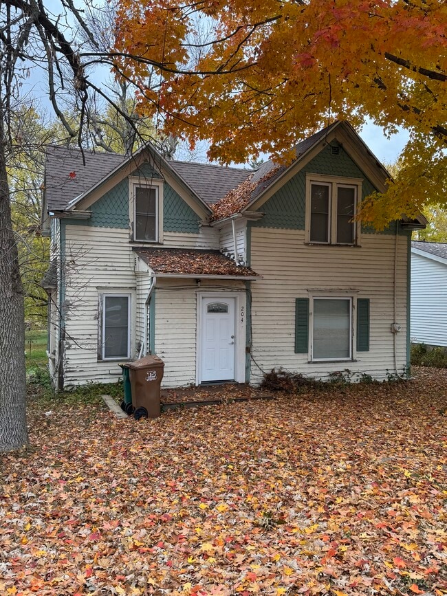 Building Photo - 204 Independence Ave S