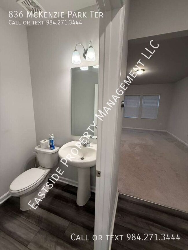 Building Photo - 836 McKenzie Pk Ter