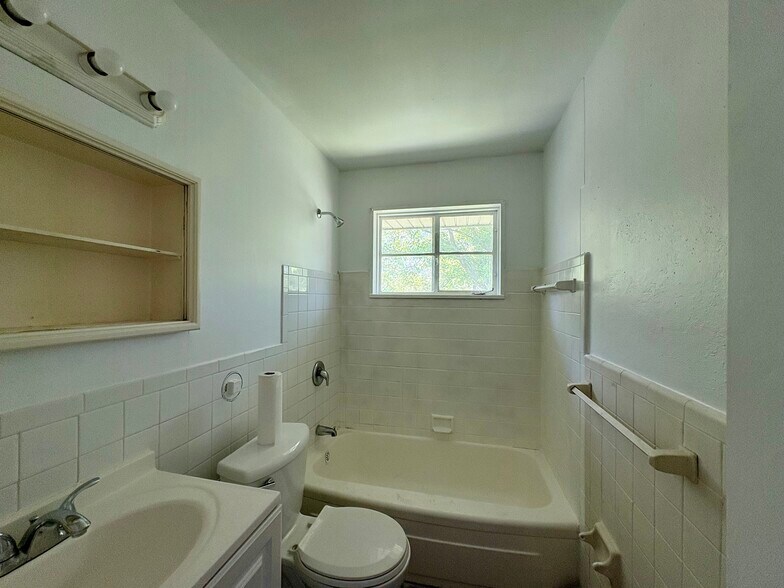 Building Photo - 5547 Holborn Dr