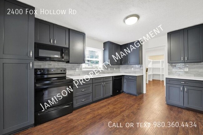 Building Photo - 2400 Fox Hollow Rd