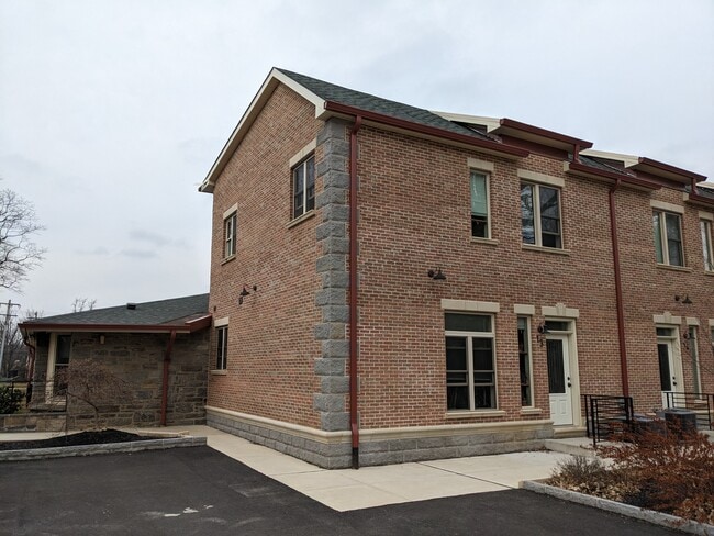 Townhome Exterior on Corner - 225 W Pastorius St