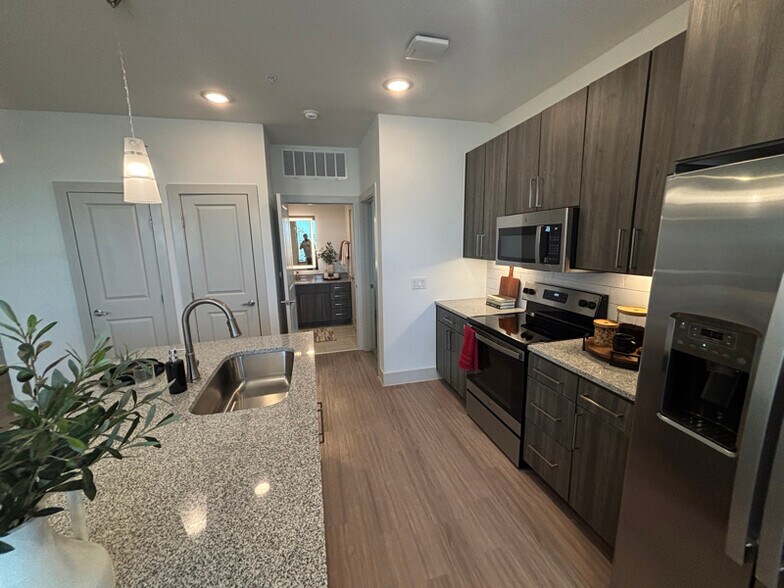 Building Photo - 702 Celebration Wy