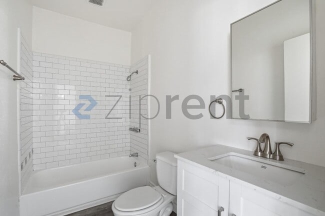 Building Photo - Unit 3
