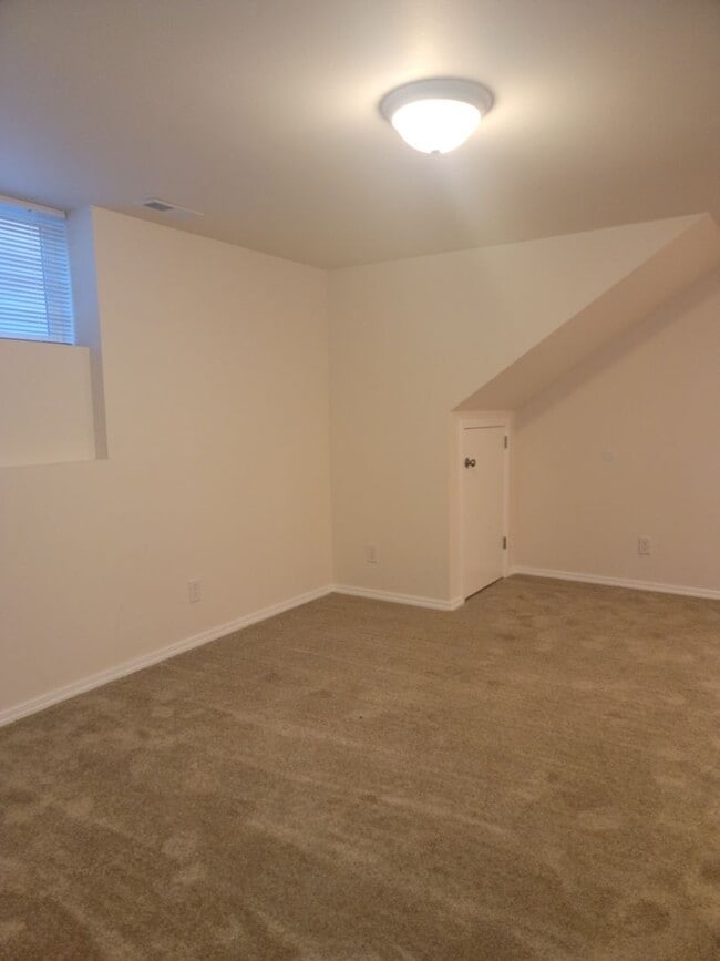 Building Photo - Loyal Heights/Ballard great fully remodele...