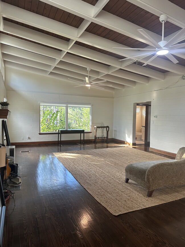 Building Photo - 693 Chestnut St